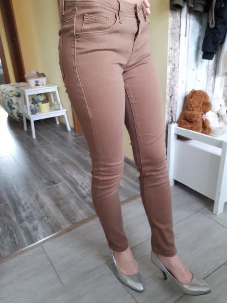 Hnedé dievčenské rifle, 158