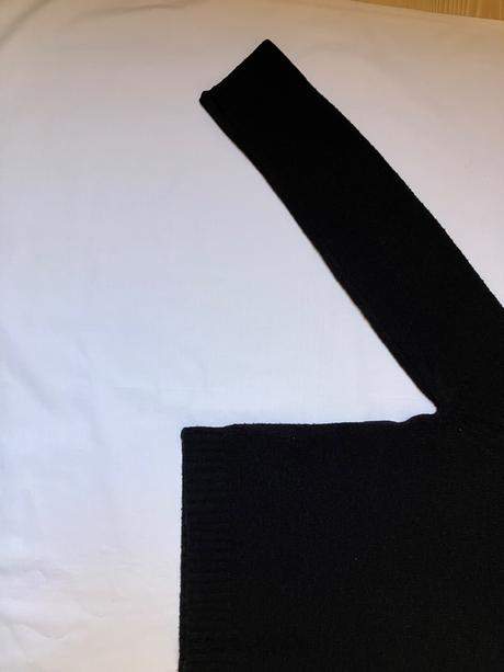 Dámsky čierny svetrík, s