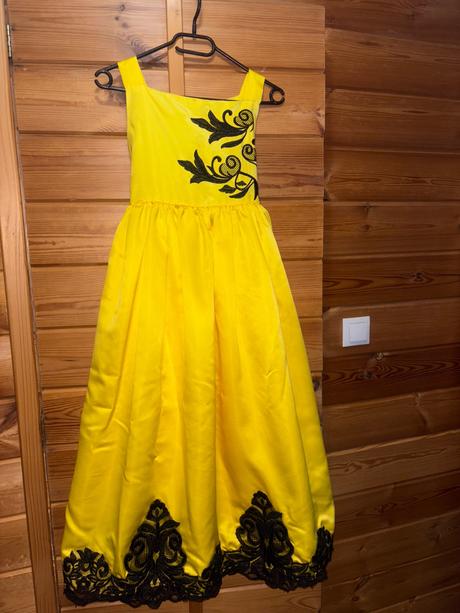 Šaty slavnostne, 146