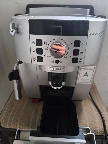 Automatický kávovar delonghi magnifica s, 