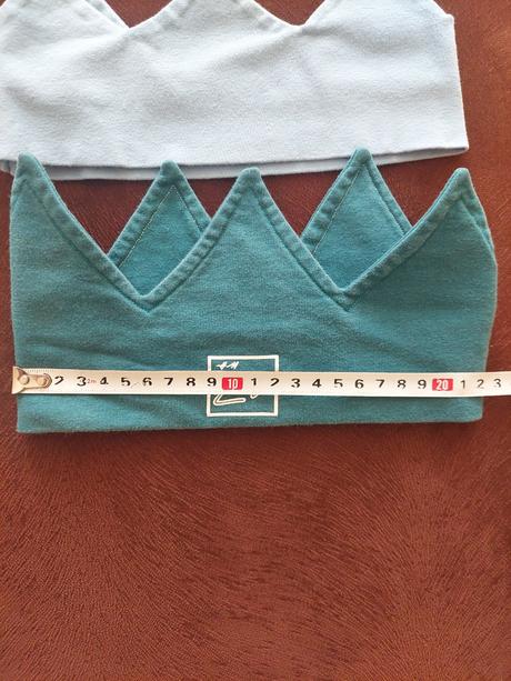 Jarné čiapky a korunky, 104