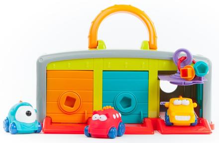 Garáž s monster autíčkami, 