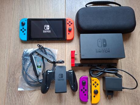 Nintendo switch + 2 extra joycony, 