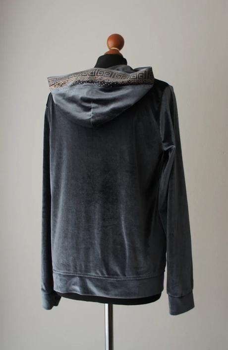 Zamatová mikina so zlatými kamienkami, s