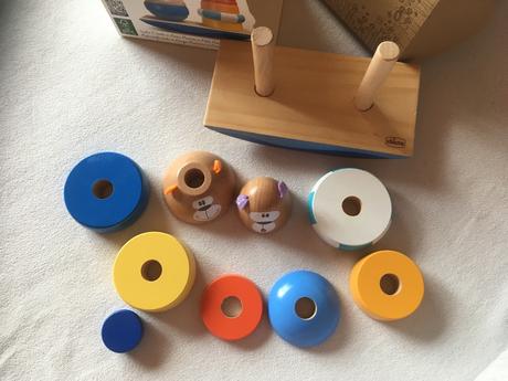 Chicco drevená skladačka navliekačka, 