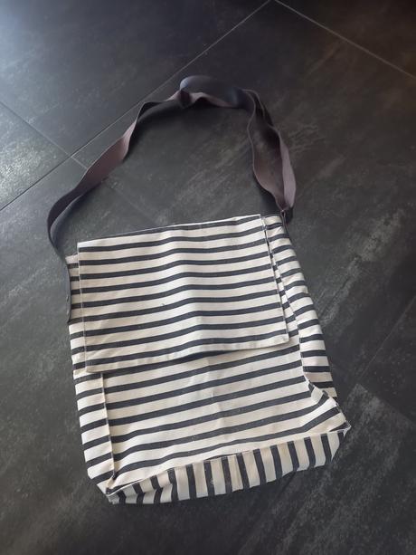 Kvalitna nadcasova kabelka s kozenym popruhom, 