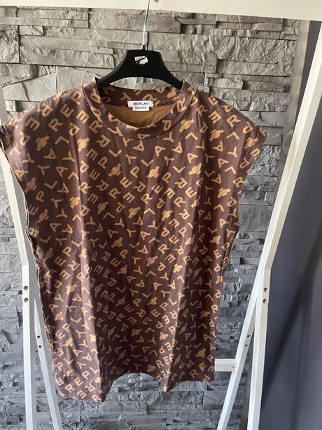 Replay v.s, replay,s