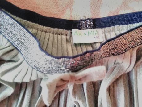 Sivostrieborna plisovana sukňa, 116