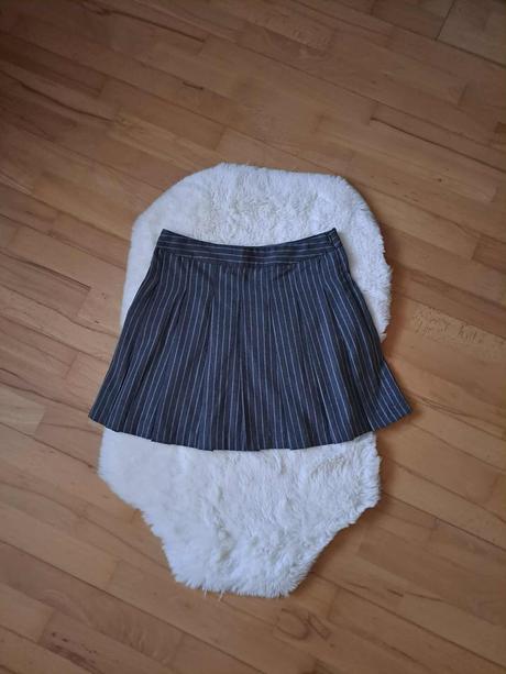 Siva pruhovana skladana sukna, sinsay,l / m