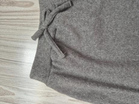 Sivá sukňa, reserved,146