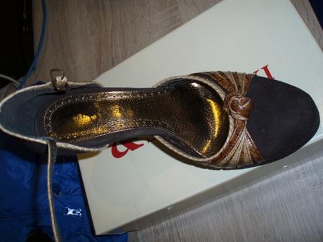 Spoločenská obuv na vysokom opätku, 25 eur, 39