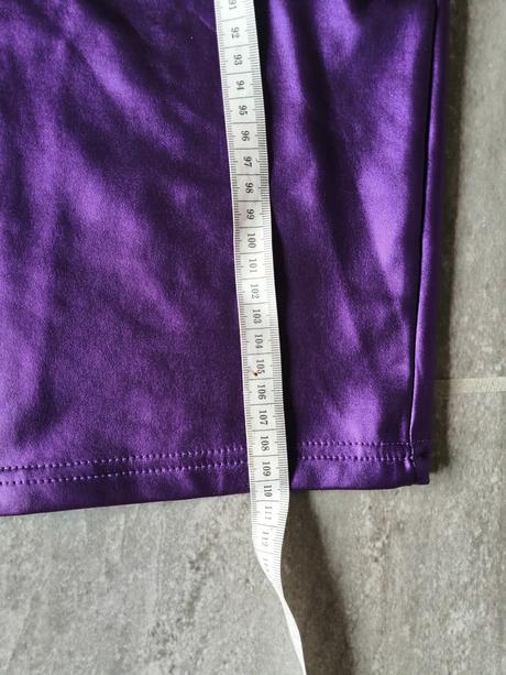 Fialové jedinečné lesklé pružné šaty vs-m, m