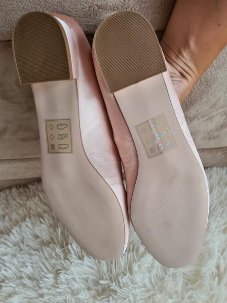 Ruzove balerinky, 36