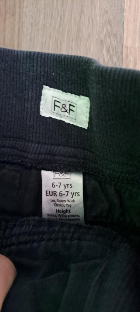 Tmavomodré nohavice kapsáče, zn. f&f, veľ. 122, f&f,122