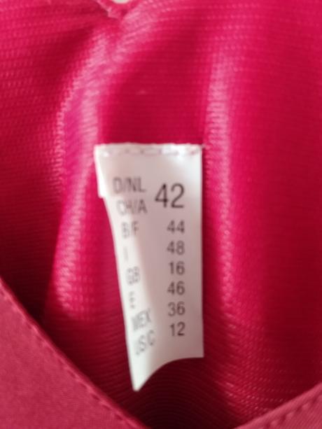 Jednoduché bordove šaty, 42