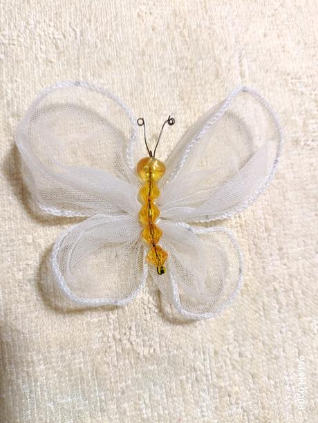 Korálikové aj látkové motýliky na štipcoch, 