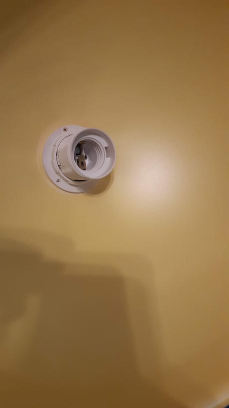 Predám plastové svietidlá na strop objimka., 