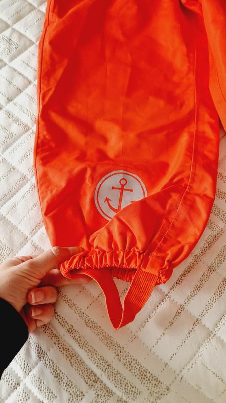 Nohavice do dažďa, 110