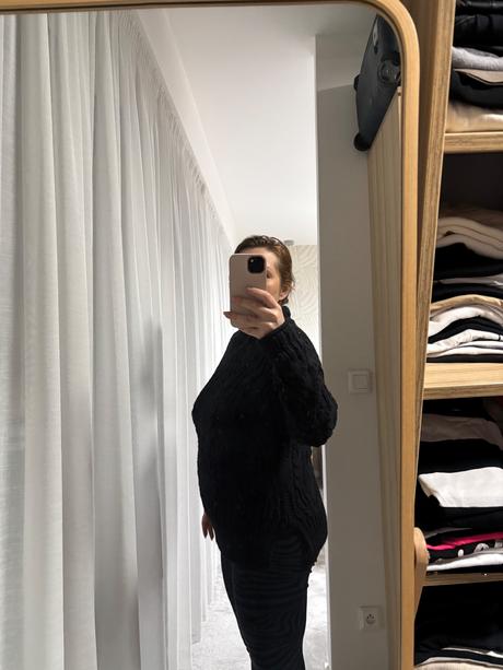 Čierny pletený pulover, 