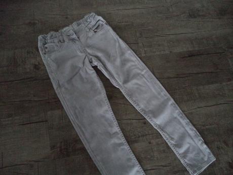Sivé nohavice, alive,140