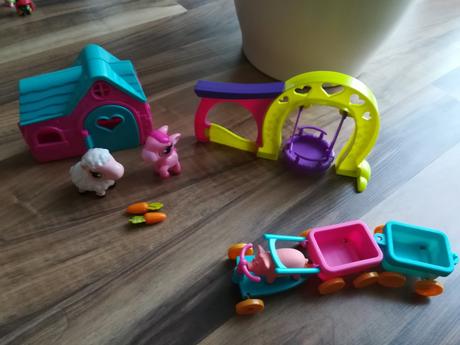 Domček s hojdačkou pre zvieratá, 