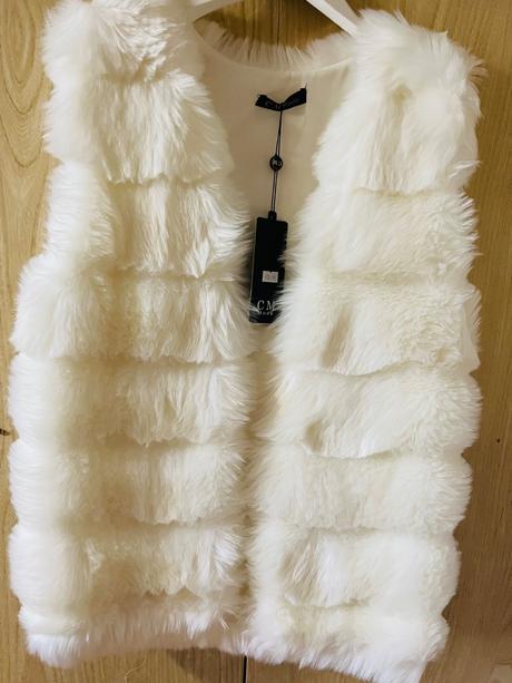 Umelá vesta biela, s