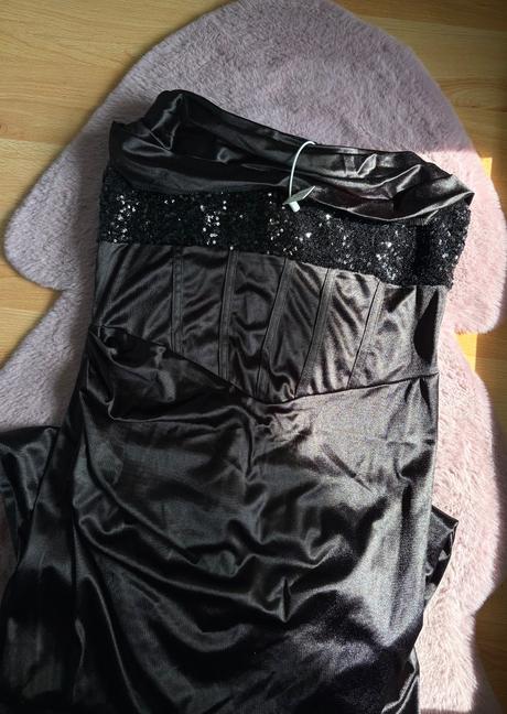 Čierne zamatové šaty s trblietkami, xl