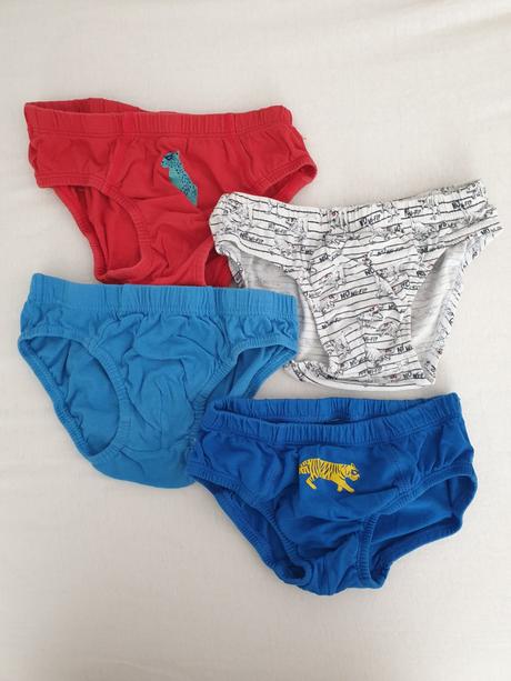 4x slipky 122/128, 122