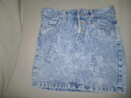 Ponúkam dievčenskú riflovú sukňu, tu,140