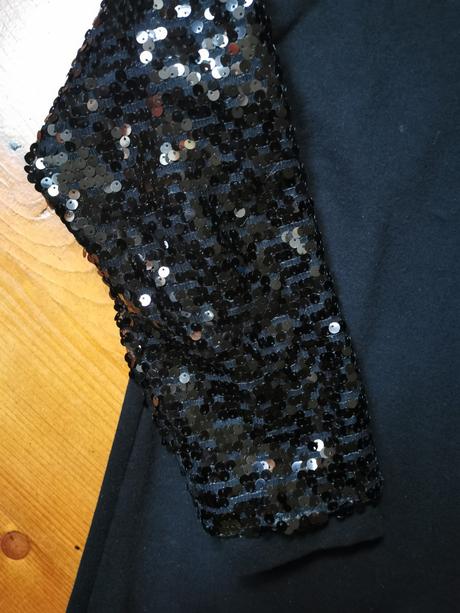 Čierna mikina s flitrami please, s