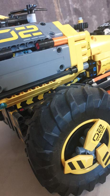 Lego technic 42081 volvo  kolesový nakladač, 