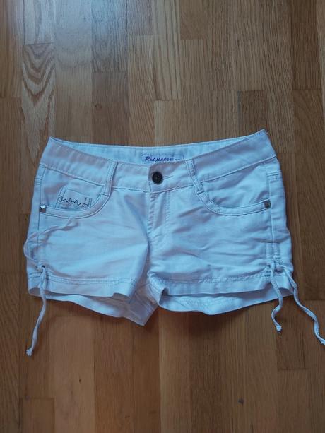 Biele šortky., 28