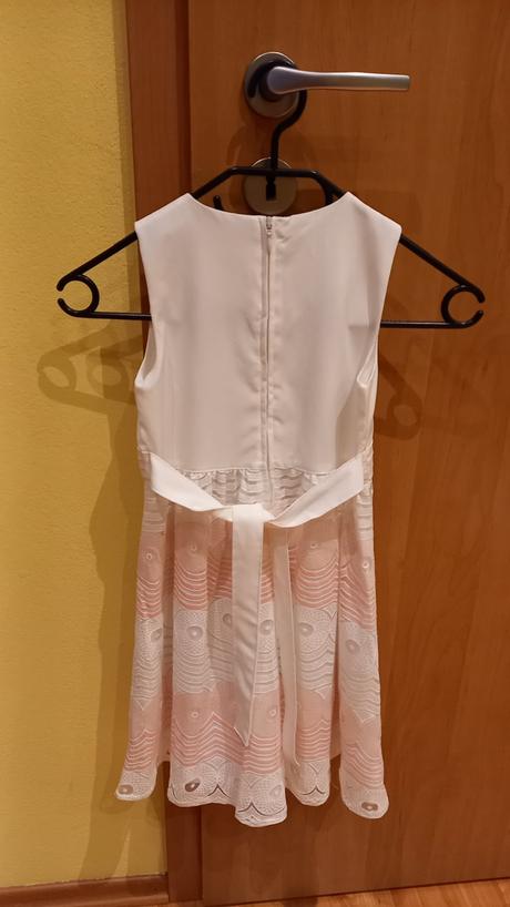 Predám elegantné dievčenské šaty, 116