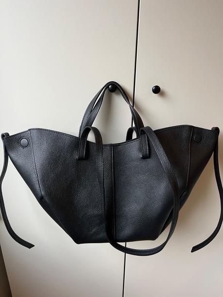 Kožená čierna kabelka, 