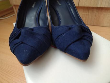 Tmavomodré lodičky, graceland,39