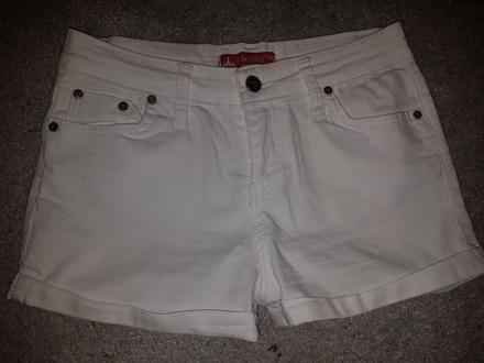 Šortky, s