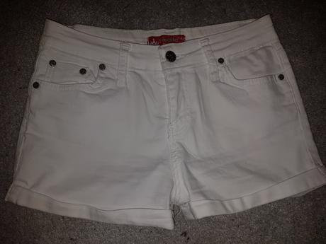 Šortky, s