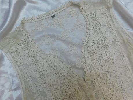 Velmi pekna kvalitna čipkovana bluzka, 42