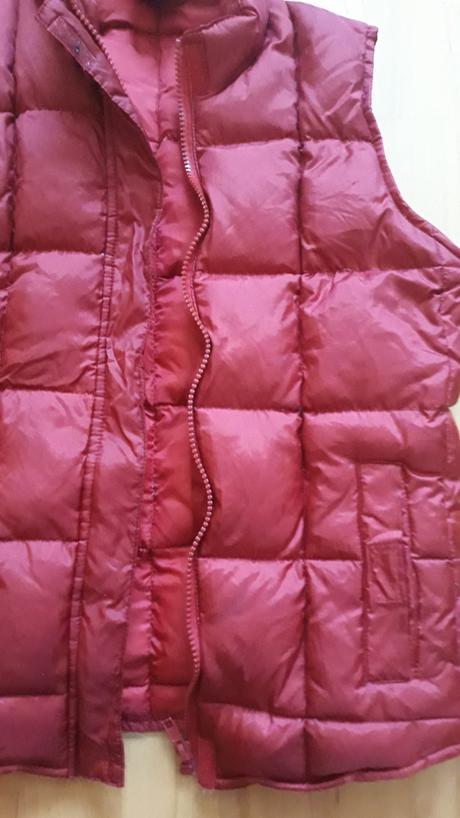 Vinovocervena vesta kvalitnej značky z anglicka, bay,xs