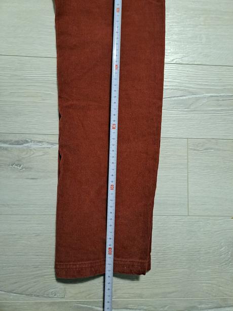 Menčestrové nohavice, 40