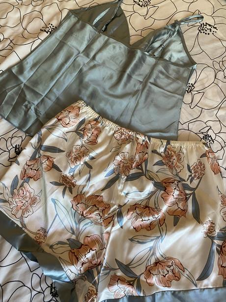 Dvojdielne krátke saténové pyžamo v. l, l