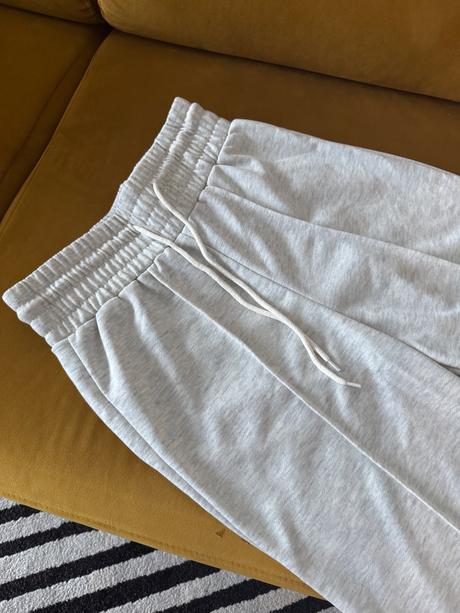 Dámske sivé tepláky, úplne nové, s