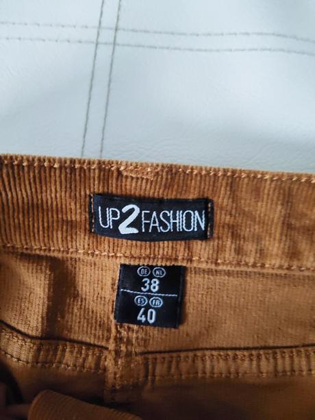 Menčestrová sukňa, m