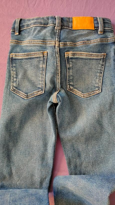 Dievčenské roztrhane rifle, zara,134