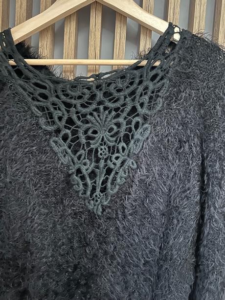 Teplý pulóver s perlami, s