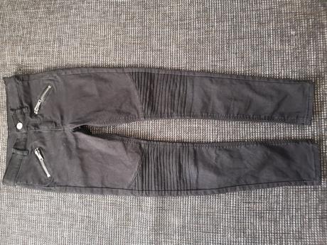 Nohavice, čierne rifle ako motorkarske, h&m,134