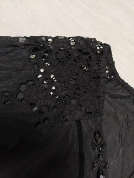 Ľahká čierna dlhšia blúzka., m