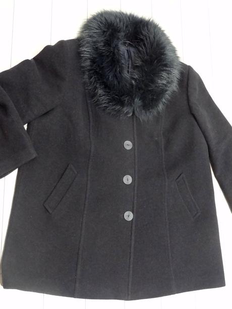 Kabát s kožušinou, 50