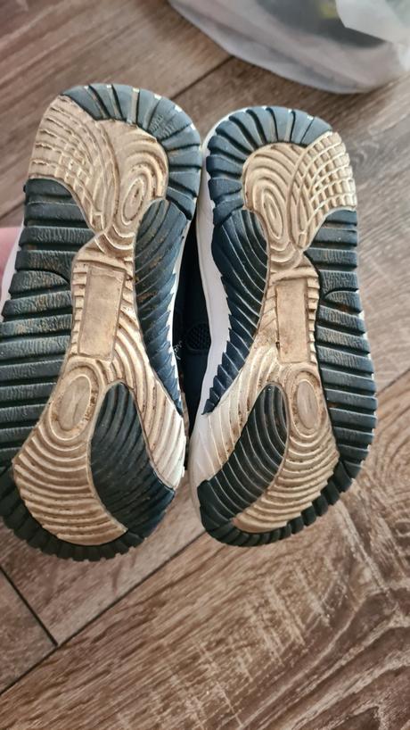 Botasky s otvormi, 26