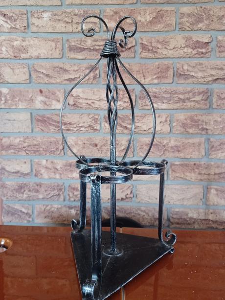 Kovový stojan na vímo., 